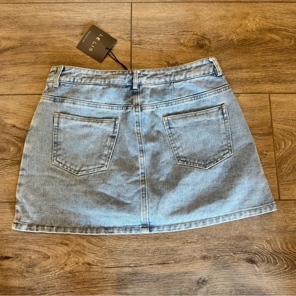 LE LIS• Women's The Jetty Mid Rise Denim Skort - Picture 2 of 4